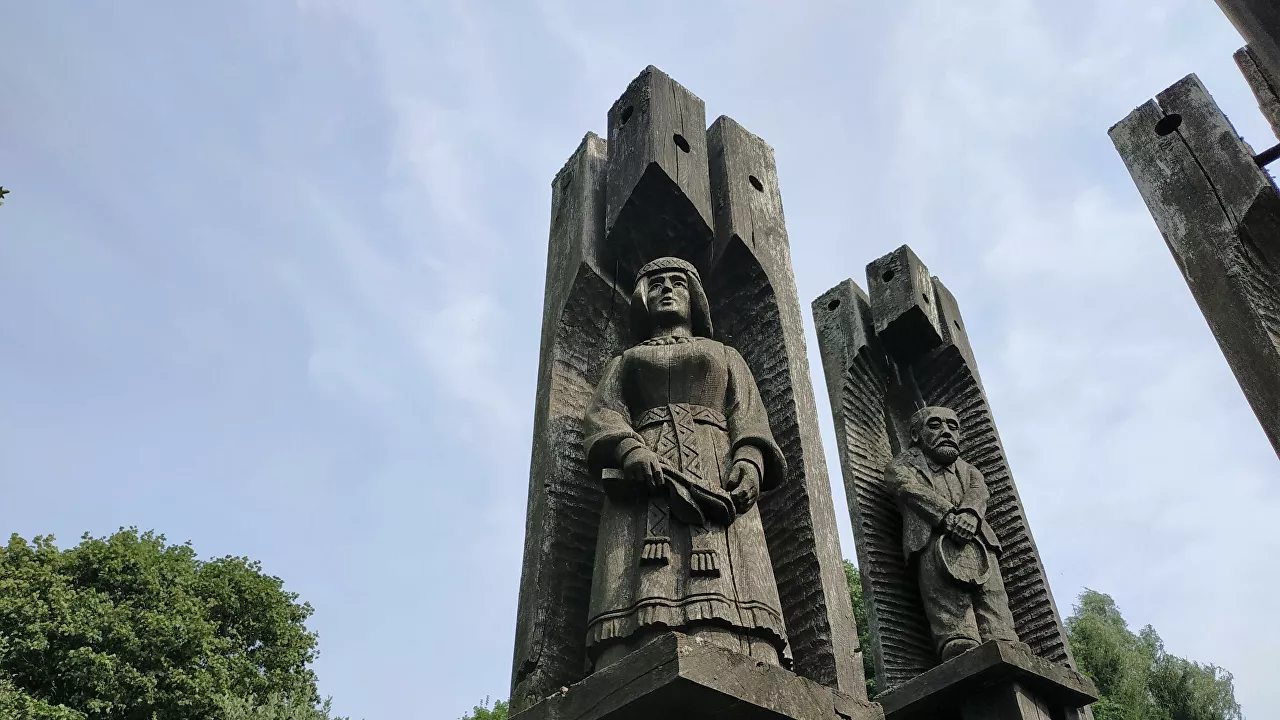 Как под Вильнюсом погибает уникальный мемориал советским воинам – репортаж Sputnik
