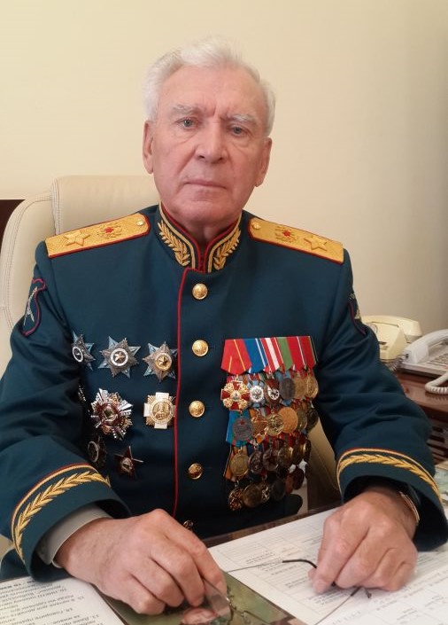 С опорой на надёжные плечи