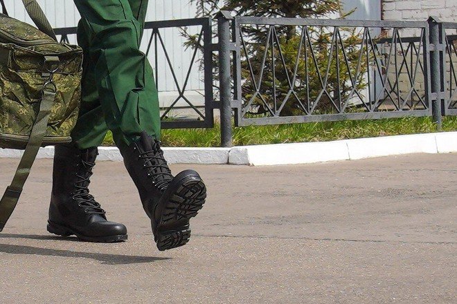 В Новосибирске военнослужащий обезоружил грабителя в супермаркете