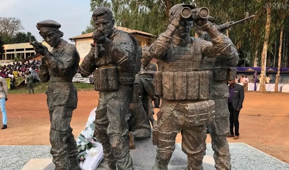 Памятник российским инструкторам установили в столице ЦАР