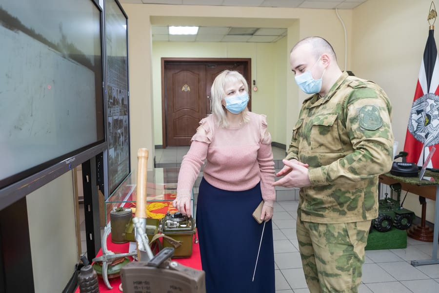 Ко Дню инженерных войск в Росгвардии открылась выставка современных технических средств и уникальных исторических экспонатов