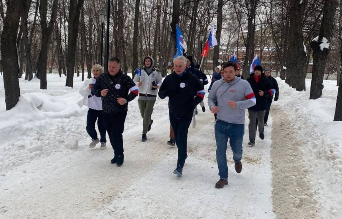 Глава Комитета Госдумы по обороне Андрей Картаполов принял участие в забеге в поддержку олимпийцев