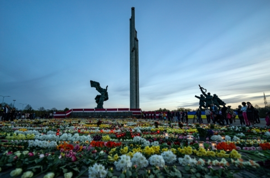 В Госдуме намекнули Латвии на ввод войск из-за демонтажа советского памятника