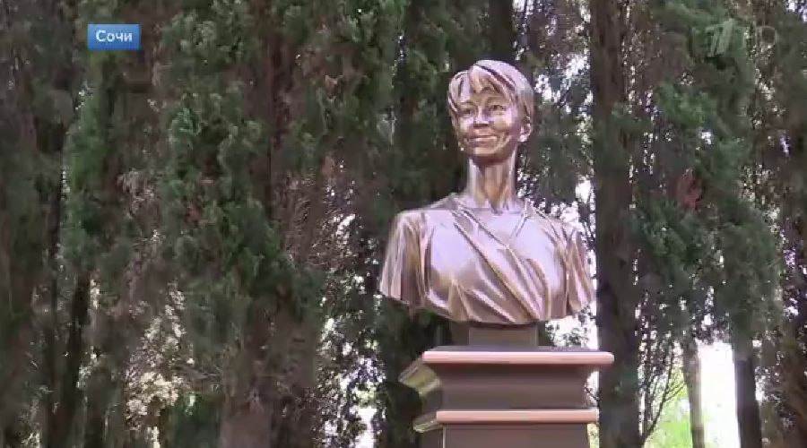 В Сочи открыли памятник доктору Лизе. Она погибла в авиакатастрофе Ту-154 в 2016 году