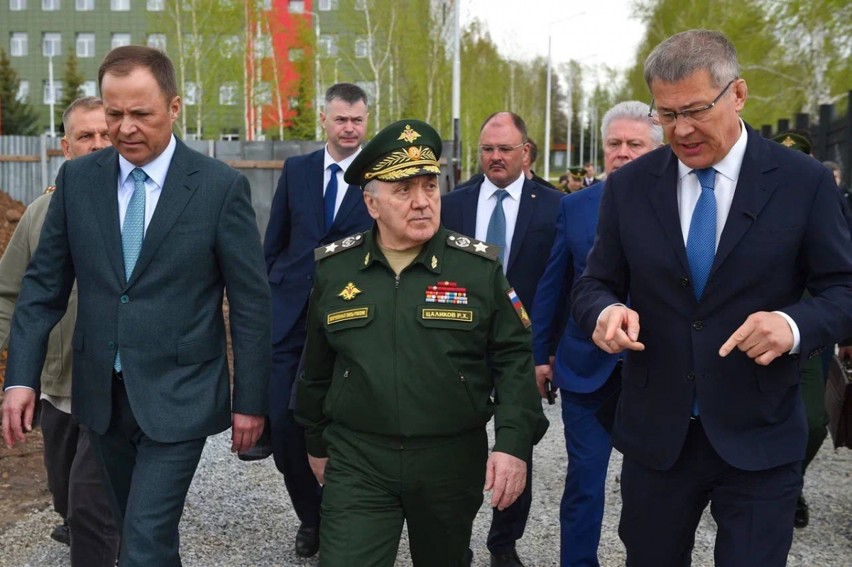 Руслан Цаликов проверил ход строительства объектов социальной инфраструктуры парка 