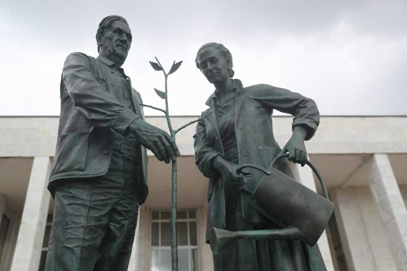 В Пушкинских Горах открыли памятник музейщикам
