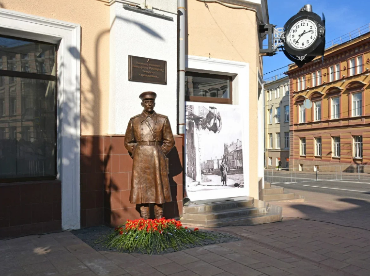 В Смоленске открыт памятник постовому советской милиции сержанту Викторину Курицыну