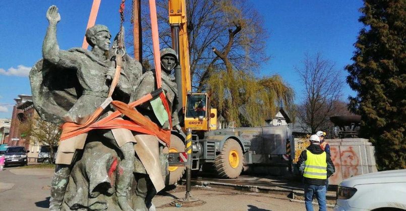 В Польше снесли памятник советско-польскому братству по оружию, установленный в 1972 году